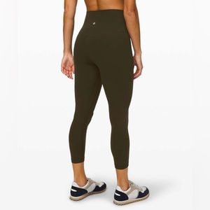 Lulu aligns crop 23”